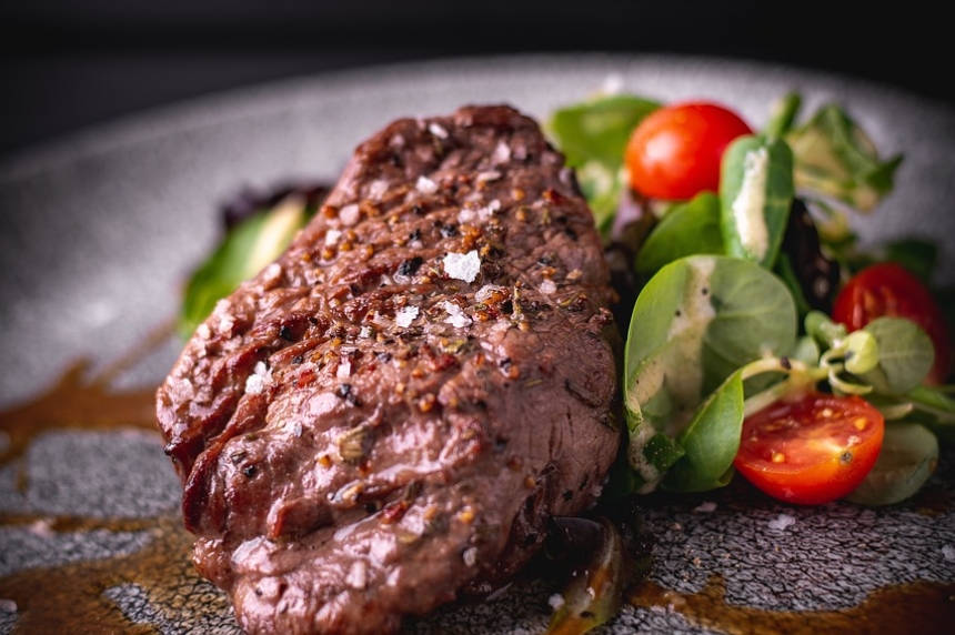 Solomillo de vacuno con salsa espa&ntilde;ola